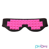 Are you afraid of the dark? Slip on this blindfold and play out your most secret fantasies with the confidence that no one is watching.